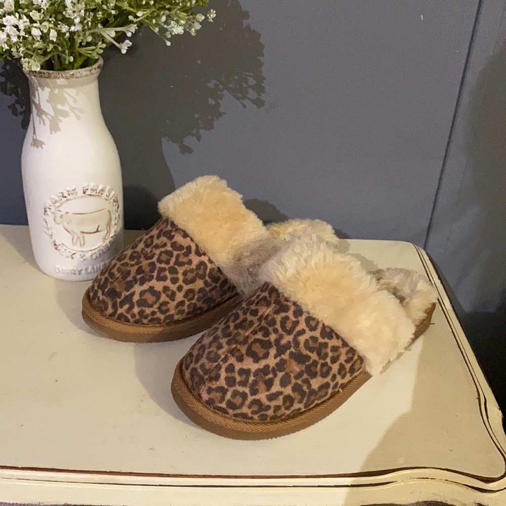Leopard slippers. NEW! Never worn